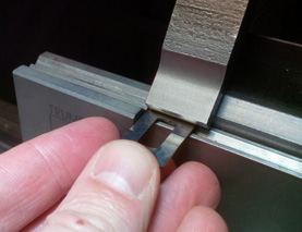 雙伺服油電混合折彎機江門智博會獲客戶青睞